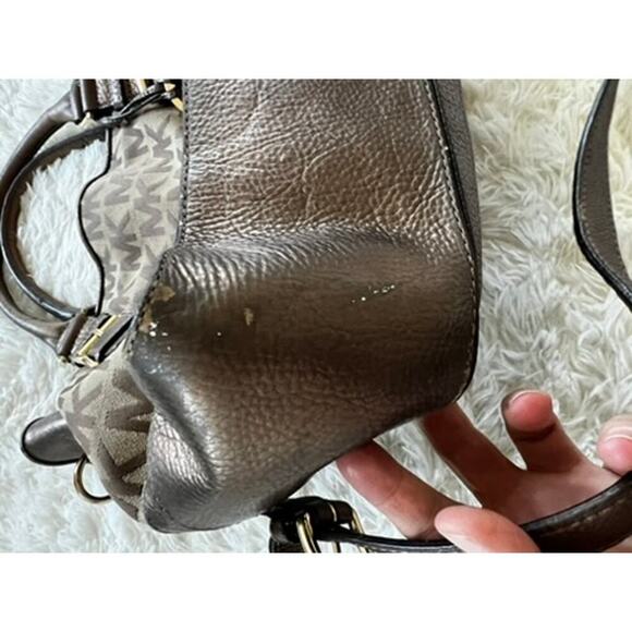 Michael Kors Tan and Brown fashion bag w/ 2 handles plus shoulder strap - Picture 4 of 10